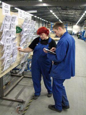 Metalliset Eesti AS:n Narvan tehtaalla informaatiota on saatavilla venäjäksi ja englanniksi.
