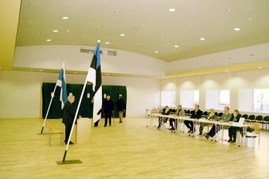 Äänestyspaikalla Kuressaaren kulttuuri- ja konferenssikeskuksessa oli hiljaista 20. lokakuuta. Kuressaarelaisista niukasti
alle puolet kävi äänestämässä.